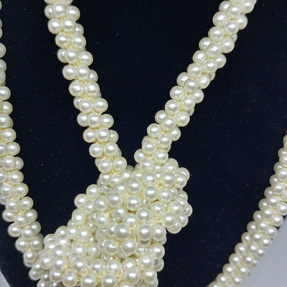 Pearl Necklace - Picture 5 of 8